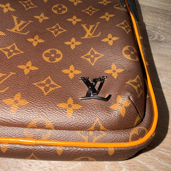 Louis Vuitton Monogram Brown and Black Messenger Bag - Picture 12 of 16